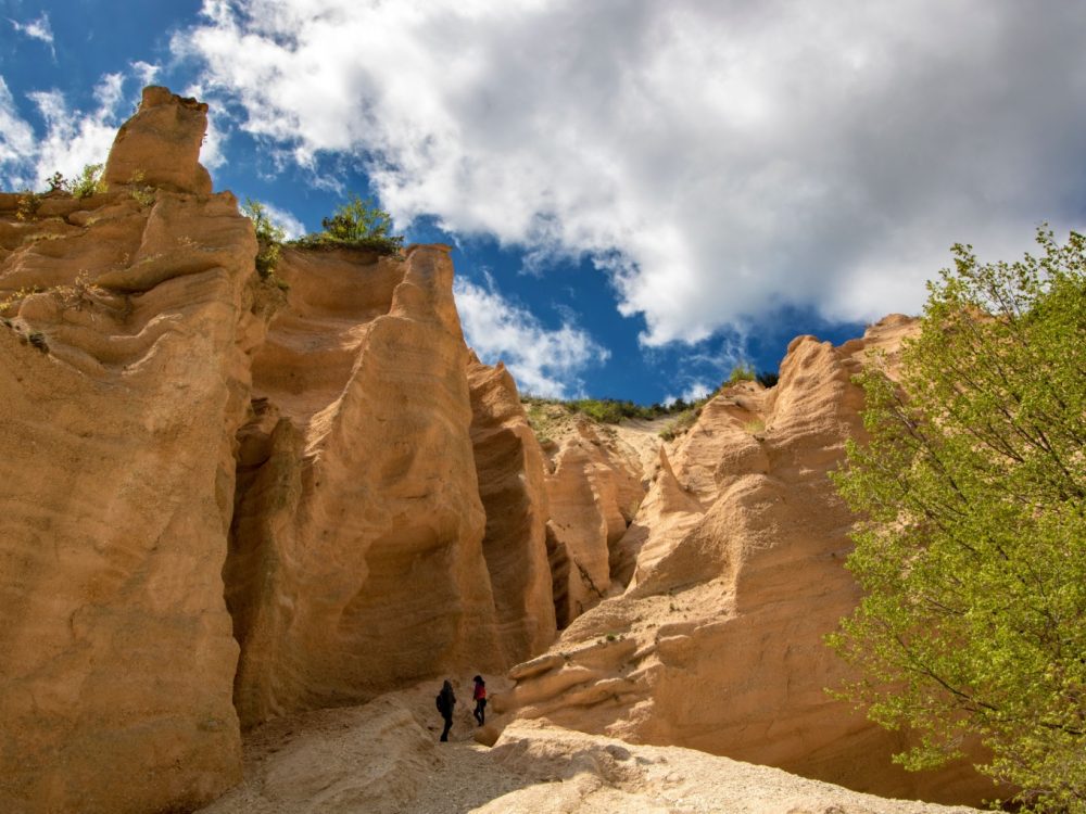 Il Grand Canyon? No, le meraviglie rosse non sono in America né in Australia: scopri il segreto nascosto dell'Adriatico marchigiano
